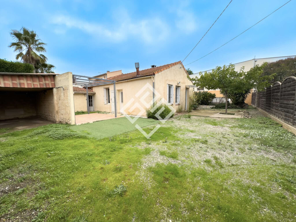 Maison de plain-pied avec piscine dans Narbonne