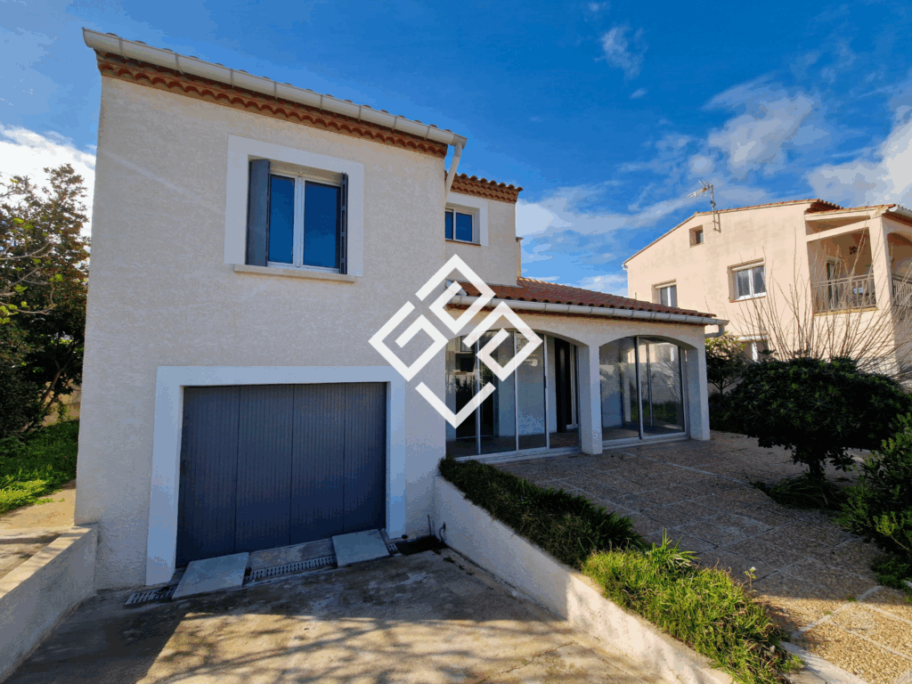 Maison dans une station balnéaire au bord de la mer
