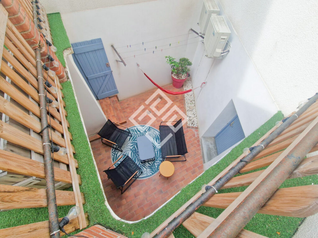 Maison de charme avec cour et garage à proximité de la mer