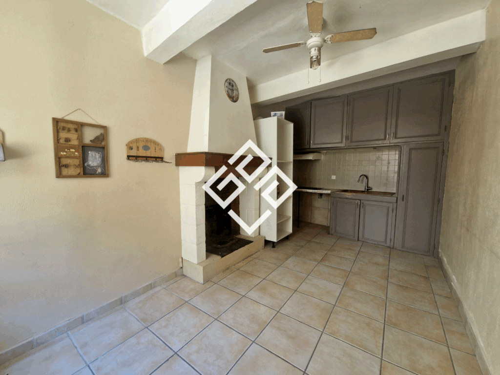 Maison de village à rénover avec possibilité d’extérieur