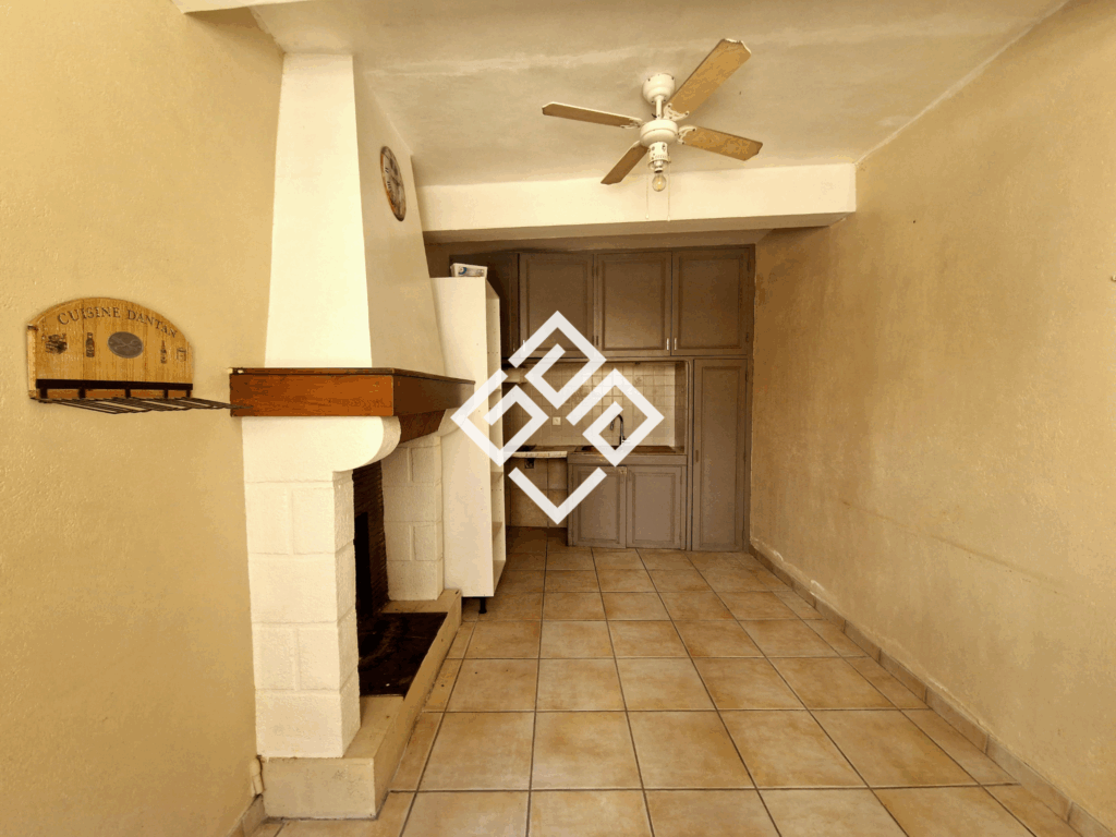 Maison de village à rénover à 15 minutes de la mer