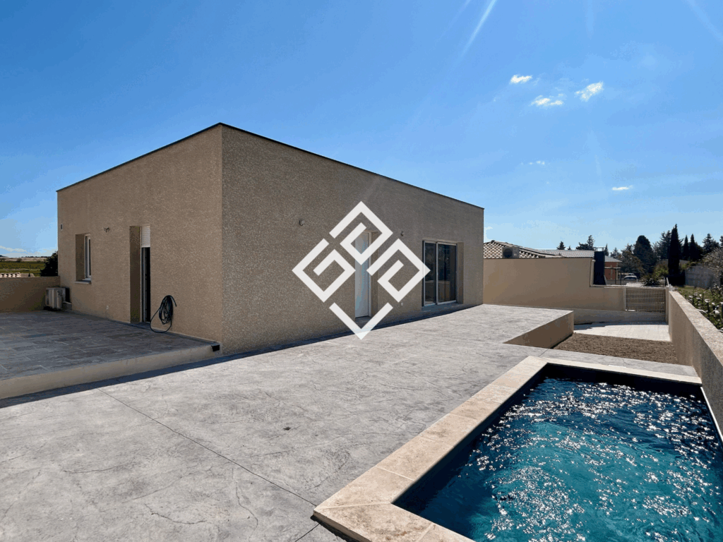 Villa neuve avec piscine, lumineuse et confort