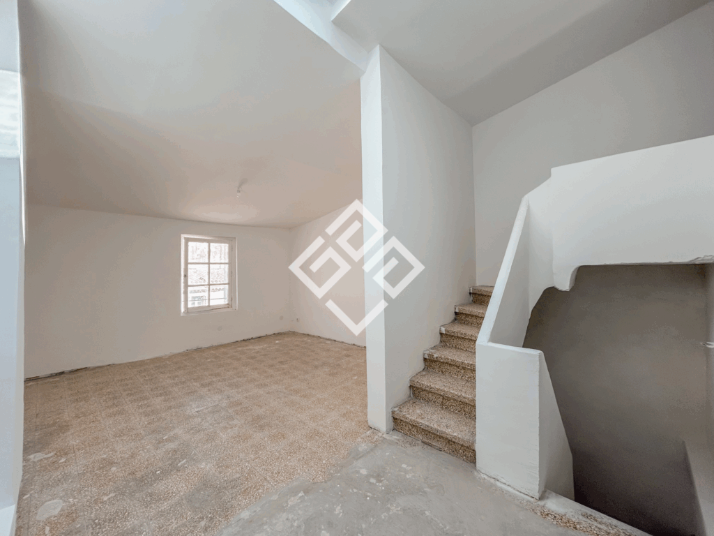 Maison de ville rénovée avec garage à Narbonne