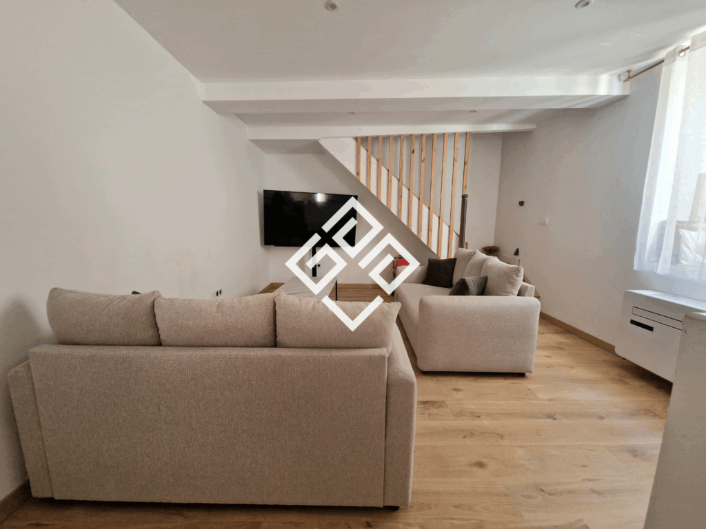 Maison de village rénovée à quelques minutes de Narbonne.