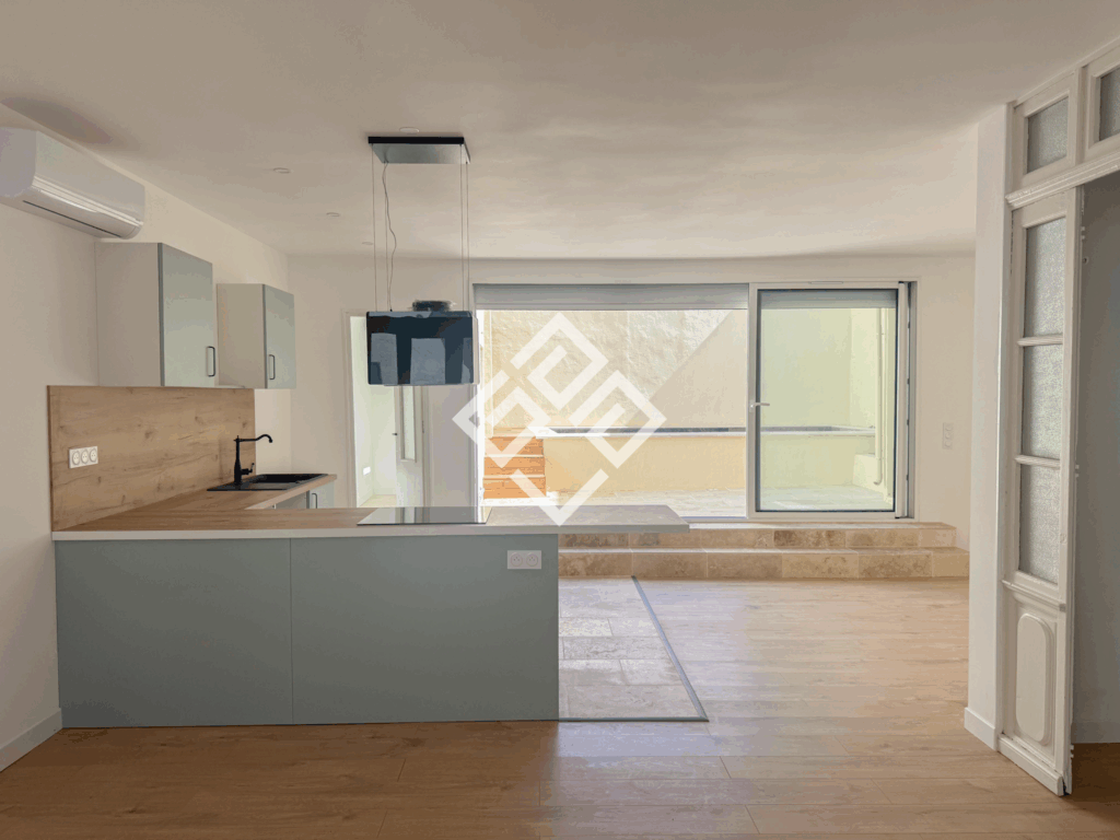 Maison rénovée avec piscine en centre-ville de Narbonne