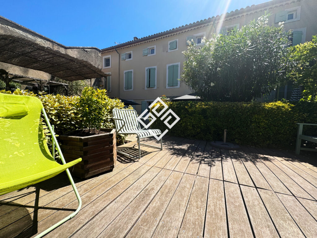 Demeure historique avec piscine et jardin paisible