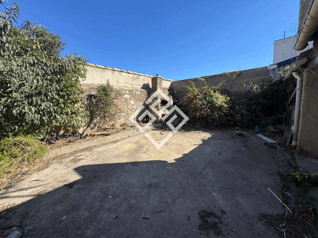 Maison de caractère à rénover avec fort potentiel