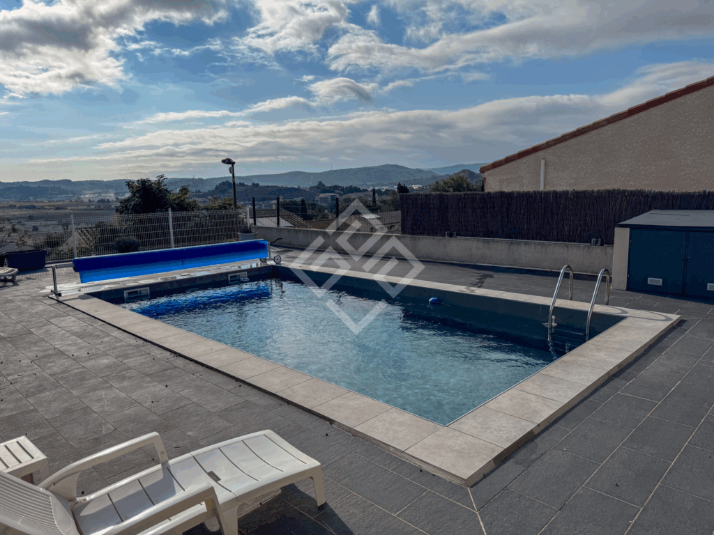 Villa contemporaine avec vue panoramique et piscine