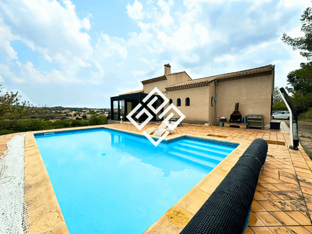 Maison avec piscine, terrain constructible & vue panoramique