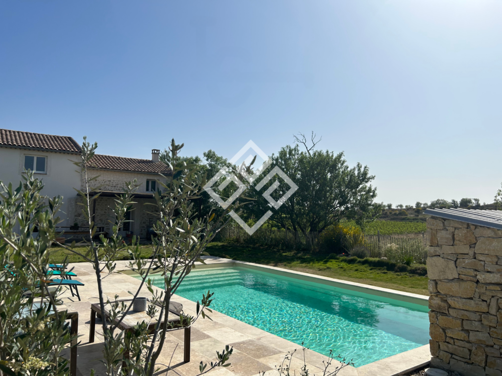 Coup de coeur pour ce mas au milieu des vignes