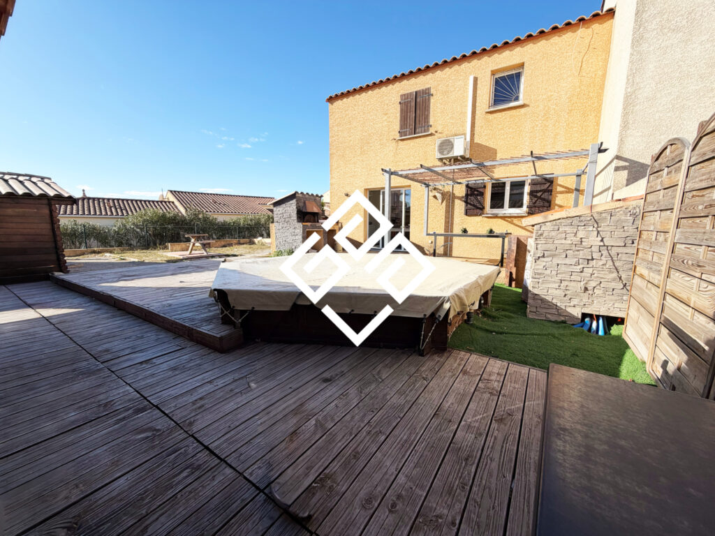 Maison avec jardin sur trois faces