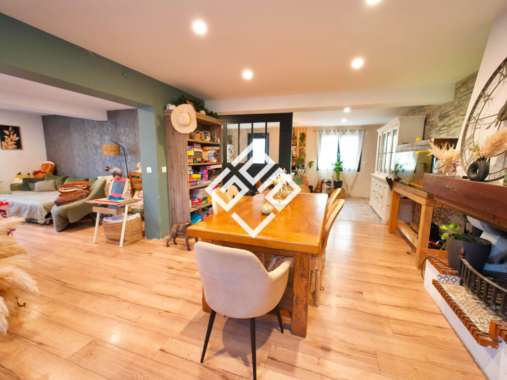 Maison 196 m2 avec jardin,garage et fort potentiel