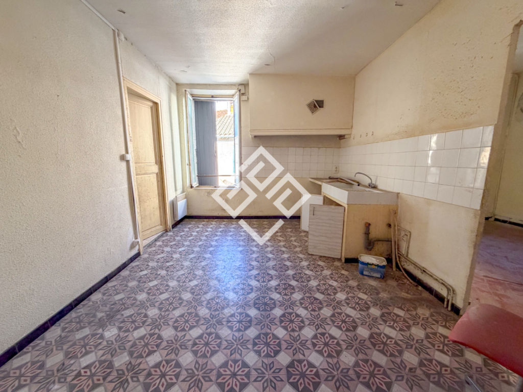 &lsquo;Henri&rsquo; Un immeuble à rénover avec garage Narbonne