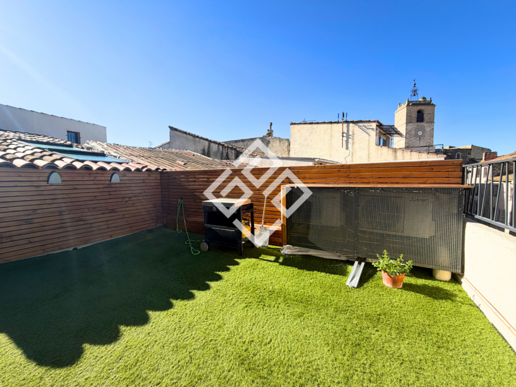 Maison de ville avec terrasse et garage