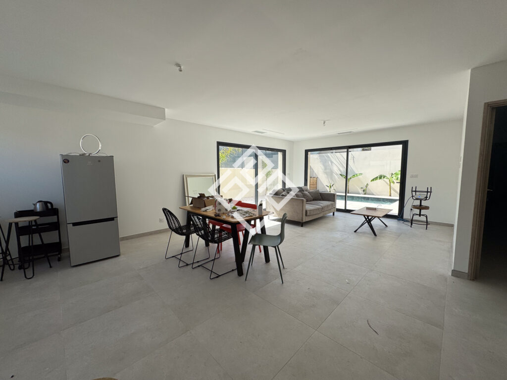 INAYA   Villa récente avec piscine à Narbonne