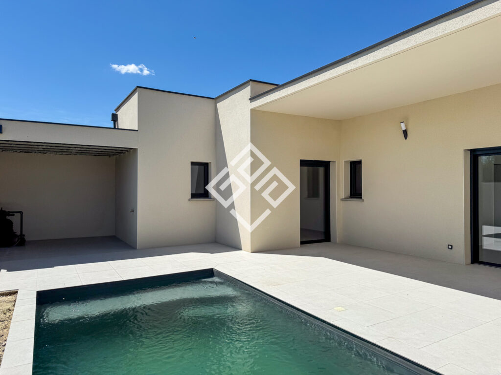 NAÏA   Villa récente de plain-pied avec piscine