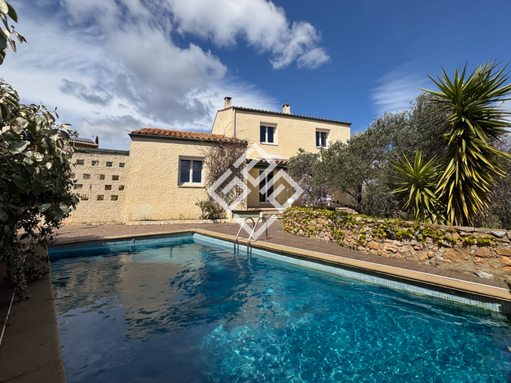 JULIETTE – Maison familiale avec piscine et vue dégagée