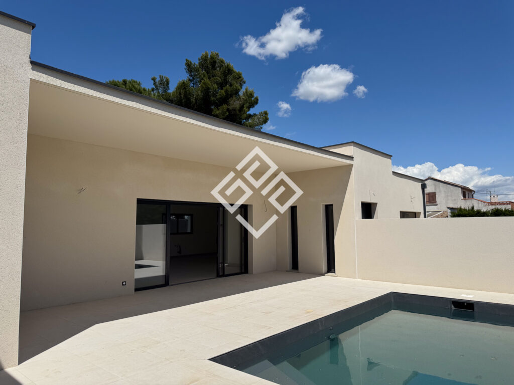 MIA   Villa moderne de plain-pied avec piscine
