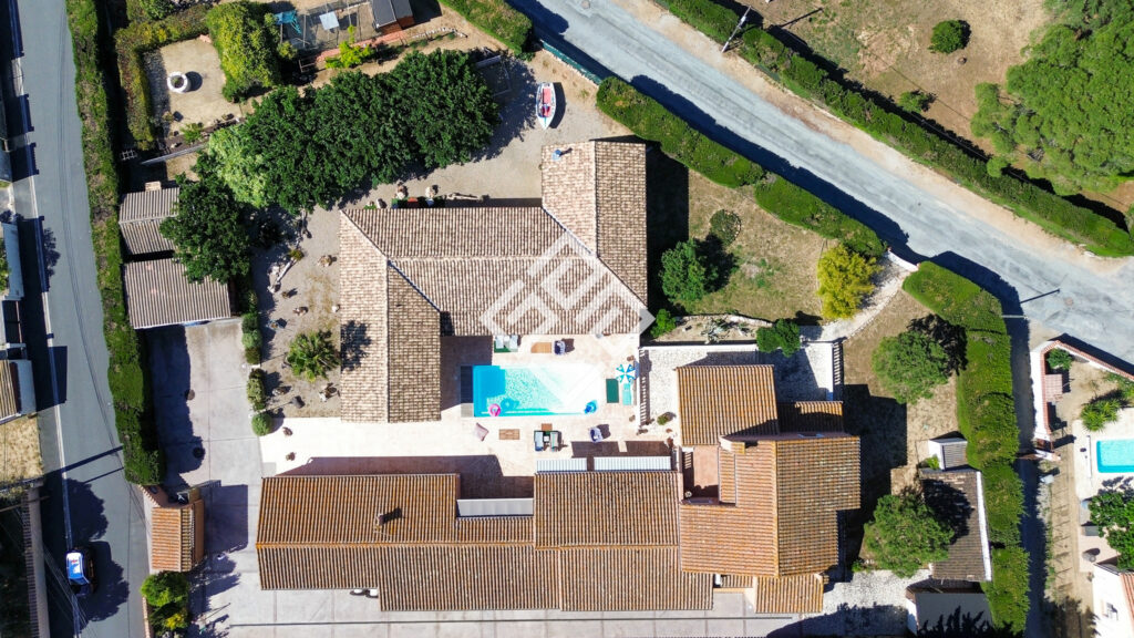 Propriété familiale exclusive avec deux habitations
