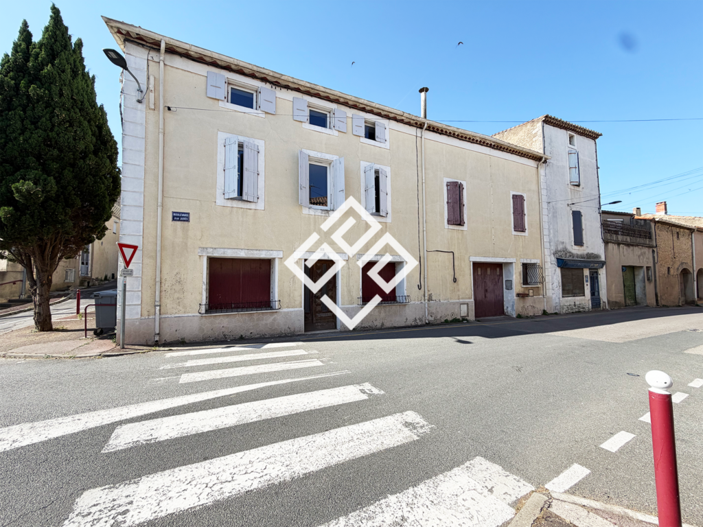 Maison avec garage, appartement indépendant et dépendances
