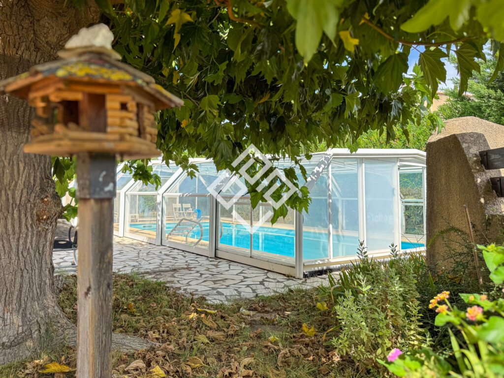 CLAUDIA   Maison de 160 m2 avec piscine